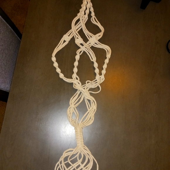 Macrame plant hanger